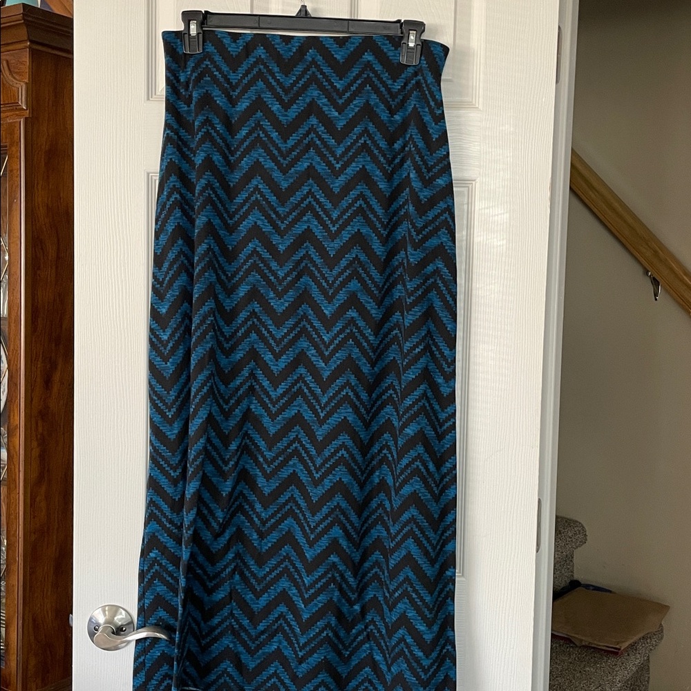 New York & Company Blue and Black Patterned Skirt size L